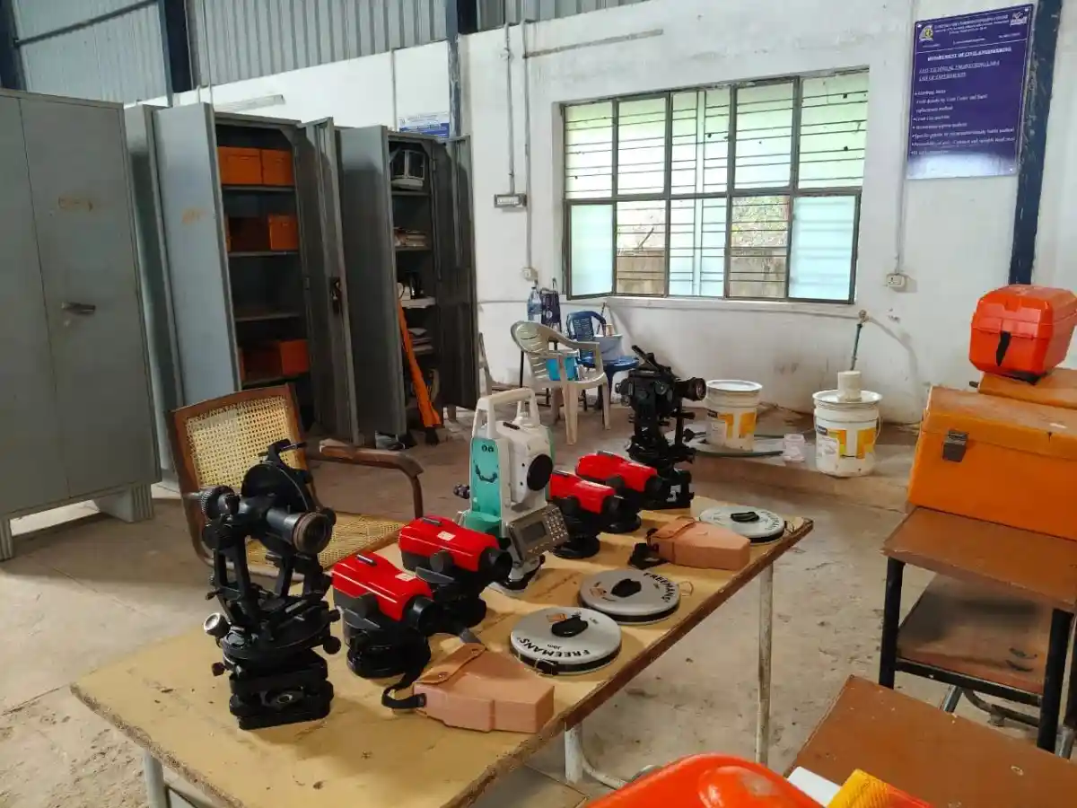 Surveying Lab Photo 3