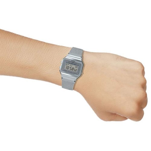 Casio – SUPER SLIM – Vintage – Digital argenté – Bracelet milanais – A700WM-7ADF Casio – SUPER SLIM – Vintage – Digital argenté – Bracelet milanais – A700WM-7ADF