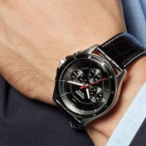 Casio – Bracelet cuir noir couture blanche – Cadran noir – MTP-1374L-1A