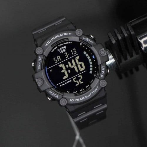 Casio – Digitale – Cadran noir / digits blanc – Étanche à 100 mètres – AE-1500WH-8BVDF