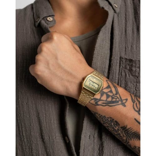 Casio – Vintage Collection dorée avec une touche de contour vert sur cadran – Bracelet en acier inoxydable dorée – A158WEGV-9A Casio – Vintage Collection dorée avec une touche de contour vert sur cadran – Bracelet en acier inoxydable dorée – A158WEGV-9A