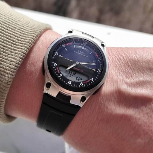 Casio – Double montre – Autonomie de batterie 10 ans – Étanchéité jusqu’à 50 mètres – Heure mondiale – AW-80-1A Casio – Double montre – Autonomie de batterie 10 ans – Étanchéité jusqu’à 50 mètres – Heure mondiale – AW-80-1A