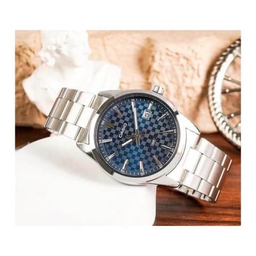 Casio – Montre fond bleu avec dateur pour hommes – Bracelet en acier inoxydable – MTP-VD03D-2A2 Casio – Montre fond bleu avec dateur pour hommes – Bracelet en acier inoxydable – MTP-VD03D-2A2