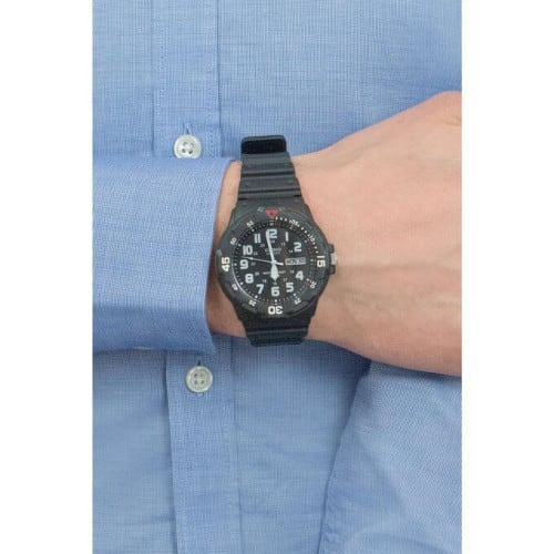 Casio – Index chiffres – Cadran noir – Étanche 100 m – Dateur – MRW-200H-1BV Casio – Index chiffres – Cadran noir – Étanche 100 m – Dateur – MRW-200H-1BV
