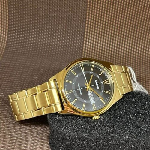 Casio – Doré cadran noir – Index tirets – Diamètre boîtier 38 mm – MTP-V006G-1C Casio – Doré cadran noir – Index tirets – Diamètre boîtier 38 mm – MTP-V006G-1C
