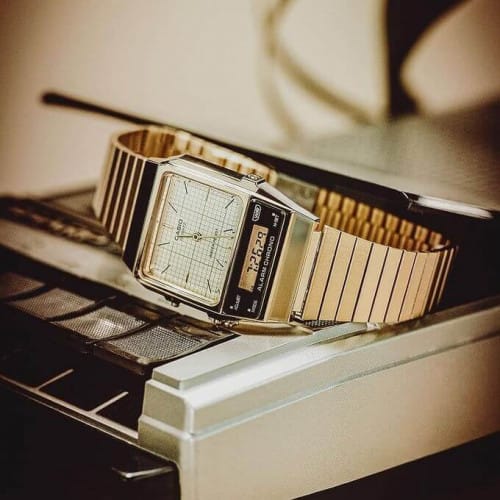 Casio – VINTAGE – Bracelet inoxydable doré – Double montre « Analogique/Numérique » – AQ-800EG-9A Casio – VINTAGE – Bracelet inoxydable doré – Double montre « Analogique/Numérique » – AQ-800EG-9A