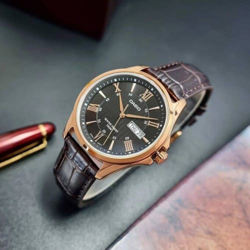 Casio – Bronze cadran noir – Bracelet cuir marron – Avec dateur – MTP-1384L-1AVDF
