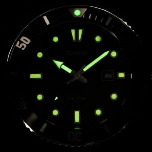 Casio – Sous-marine pour hommes – Fond marron – Étanche 200 m – Tout en acier inoxydable – MDV-107D-5AV Casio – Sous-marine pour hommes – Fond marron – Étanche 200 m – Tout en acier inoxydable – MDV-107D-5AV