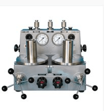 Primary standard differential pressure balance