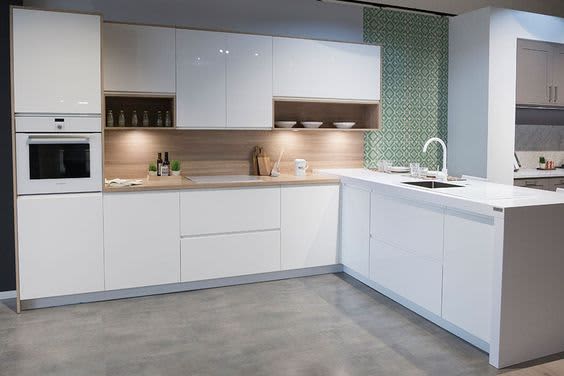 4-null-Faro-Loulé - SONHE NÓS EXECUTAMOS 
O conceito de Melom Solutions pretende ser inovador no Mercado da Construção pois proporciona aos Clientes serviços indispensáveis começando na orçamentação, preparação e execução de qualquer obra .Temos profissionais que lhe auxiliam na optimização de espaços e ambientes, com layout de seus moveis e objectos, considerando a estética, funcionalidade e conforto.Somos uma empresa de construção e remodelação com provas dadas de profissionalismo e grande eficiência.Criamos soluções à sua medida para que tenha a casa dos seus sonhos, totalmente livre de preocupações e com garantia total de uma equipa de profissionais qualificados nas mais diversas areas pertencentes ao ramo.Cada projecto apresenta-se como um desafio único no qual gostamos de inovar.Os nossos serviços são totalmente focados no cliente o sucesso de qualquer empresa está dependente da qualidade do serviço prestado e para que tal aconteça cumprirmos com a excelência as tarefas a que nos propomos