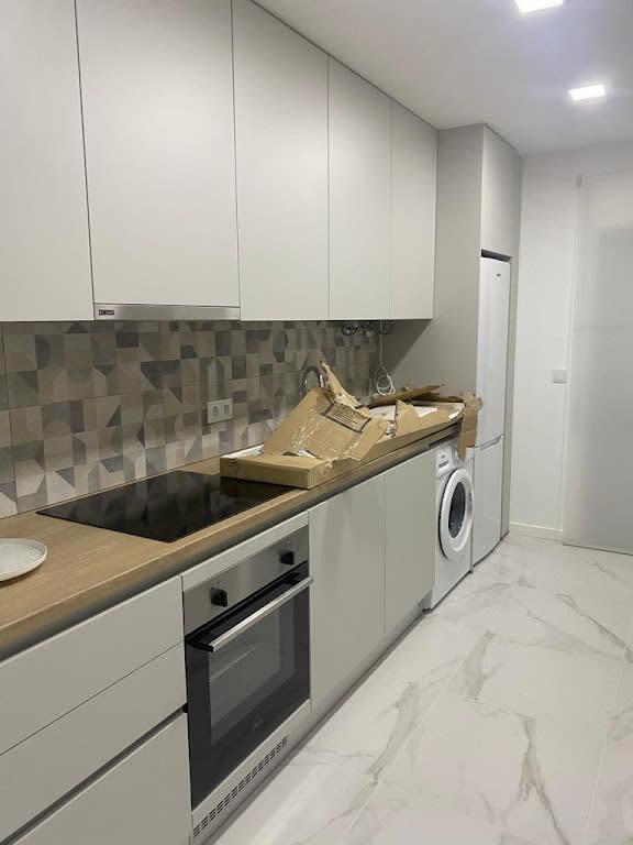 5-null-Faro-Loulé - SONHE NÓS EXECUTAMOS 
O conceito de Melom Solutions pretende ser inovador no Mercado da Construção pois proporciona aos Clientes serviços indispensáveis começando na orçamentação, preparação e execução de qualquer obra .Temos profissionais que lhe auxiliam na optimização de espaços e ambientes, com layout de seus moveis e objectos, considerando a estética, funcionalidade e conforto.Somos uma empresa de construção e remodelação com provas dadas de profissionalismo e grande eficiência.Criamos soluções à sua medida para que tenha a casa dos seus sonhos, totalmente livre de preocupações e com garantia total de uma equipa de profissionais qualificados nas mais diversas areas pertencentes ao ramo.Cada projecto apresenta-se como um desafio único no qual gostamos de inovar.Os nossos serviços são totalmente focados no cliente o sucesso de qualquer empresa está dependente da qualidade do serviço prestado e para que tal aconteça cumprirmos com a excelência as tarefas a que nos propomos