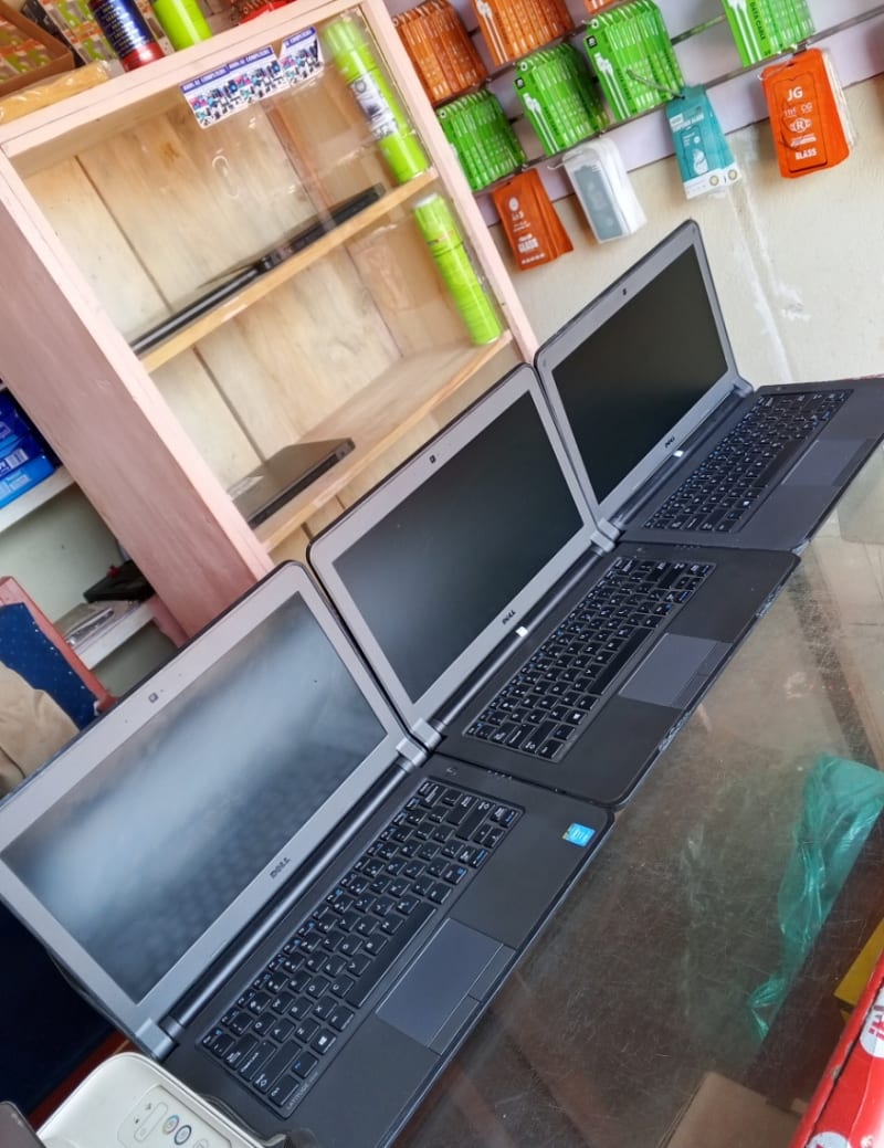 Dell laptop 4gb ram, 500gb storage 