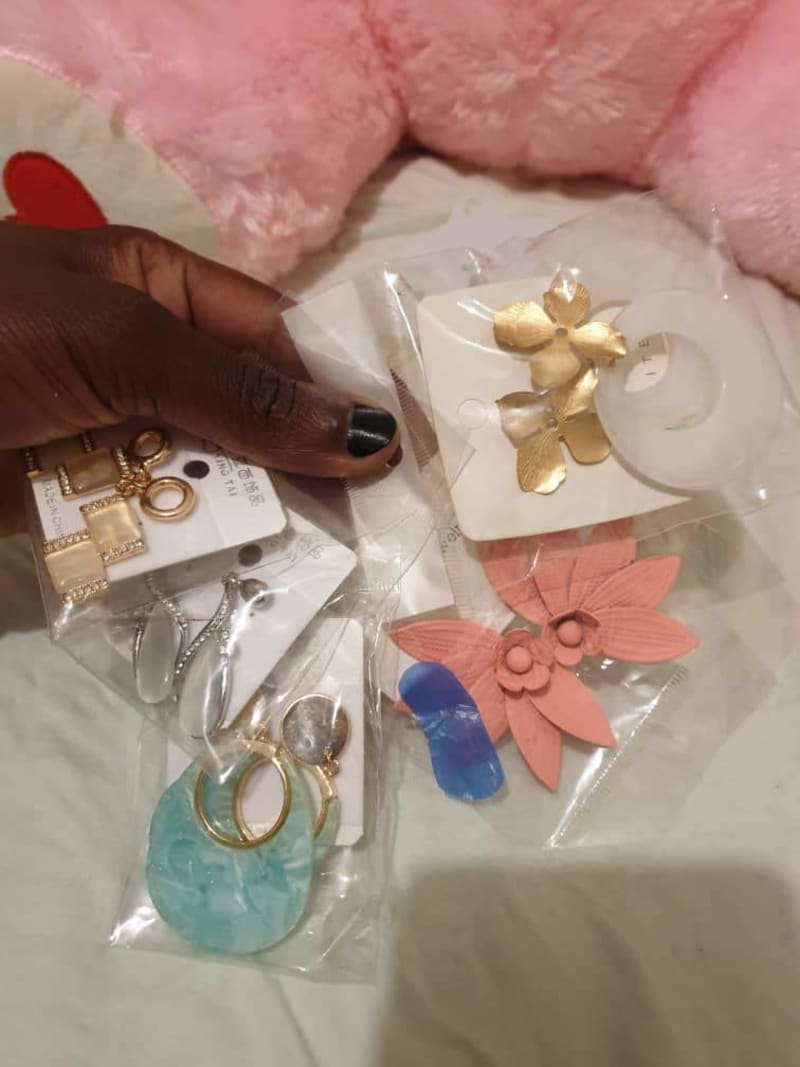 Ear rings at 5000 available in Kabale 