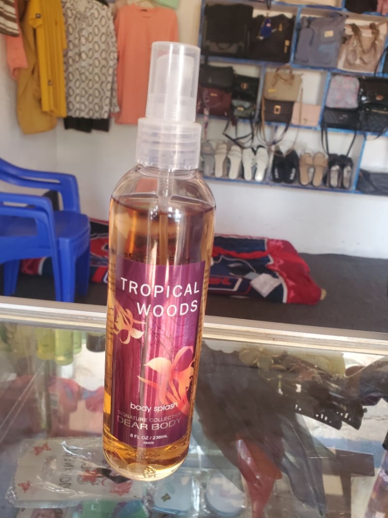 Tropical woods perfume