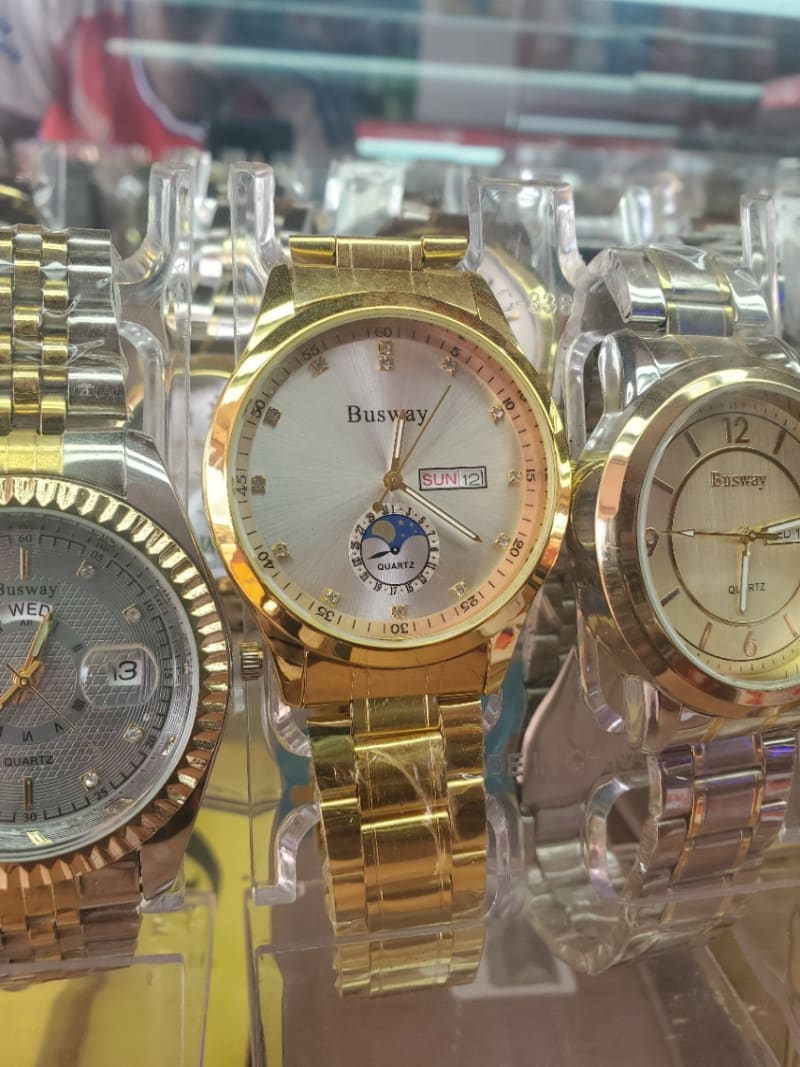 Bus way Quartz watch All gold color Dynamic day and date