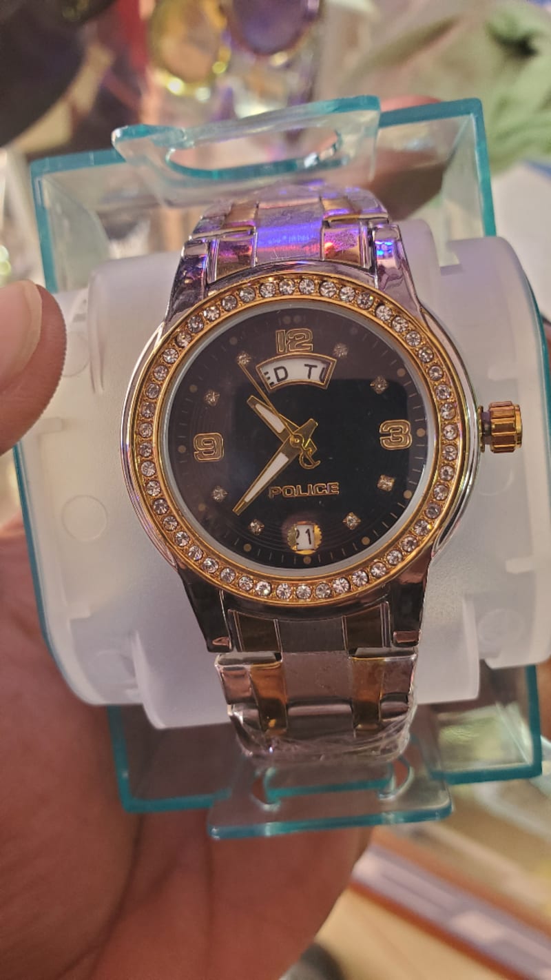 Watch ( Police ) with dynamic date and time + black background 