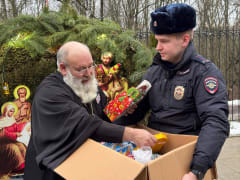 Священник посетил полицейских