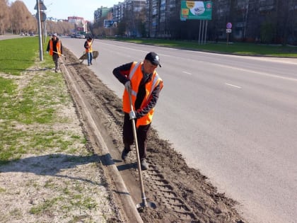 84 человека и 58 единиц техники работают 11 апреля на дорогах Курска