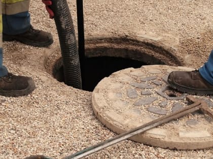 В Курске управляющая компания устранила засор на Дейнеки, 38