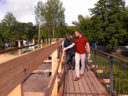 В Курске на ремонтируемом мосту на Боевке установили перильные ограждения