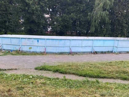 В Курске территорию школы №38 привели в порядок