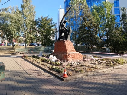 Обновление памятника в центре города