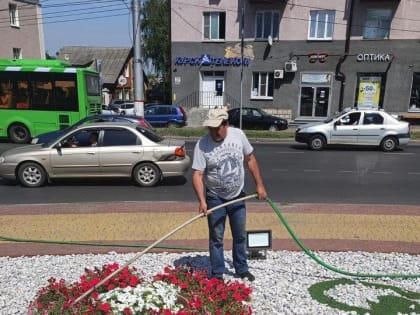 В Курске следят за чистотой общественных мест 27 рабочих и 12 машин