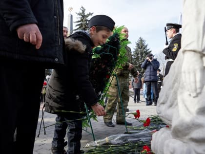 В Курске почтили память погибших моряков-подводников