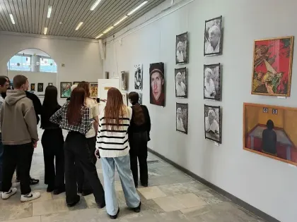 Железногорцы представили картины в курском выставочном зале имени Казимира Малевича