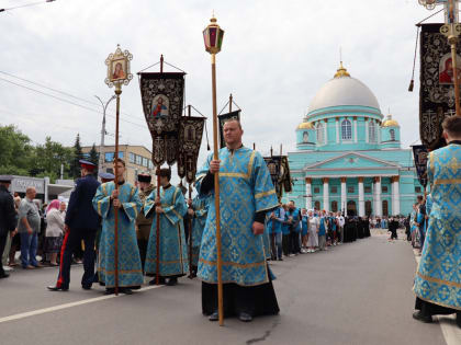 Крестный ход с иконой «Знамение» Курская Коренная