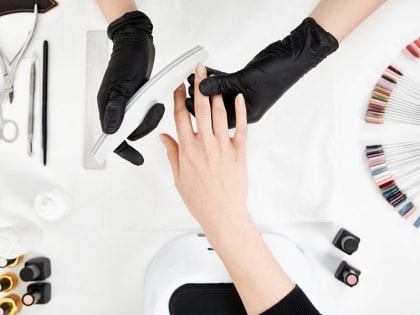 Врач рассказывает, как снизить риски при использовании гель-лака