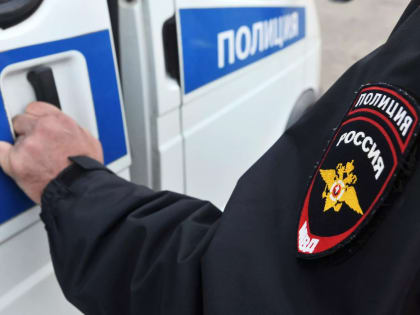 В Курске женщина украла деньги из забытой в такси сумки