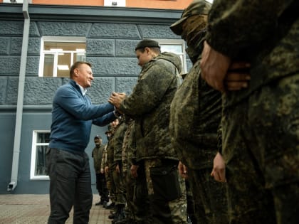 Губернатор встретил очередную группу мобилизованных курян, прибывших в отпуск