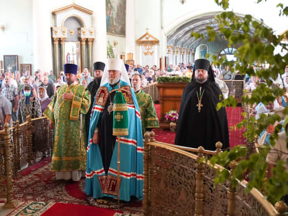 Архиерейское служение в день Святой Троицы