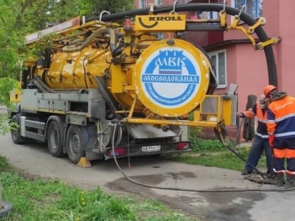 В Курске решили проблему с засоренным коллектором по улице Энгельса