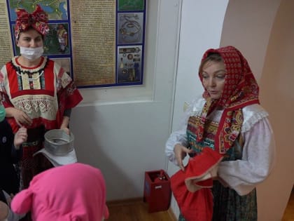 В Курске школьникам рассказали о традициях рождественских колядок