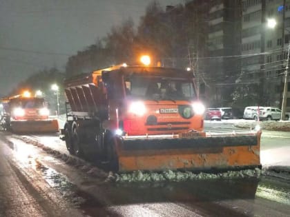 За сутки по обращениям горожан обработаны от наледи дороги и тротуары на 30 улицах Курска