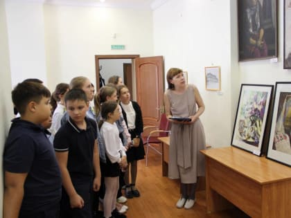 Курские единороссы открыли выставку картин, посвященную 80-летию Курской битвы