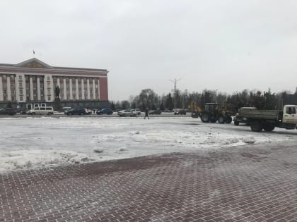В Курске с Красной площади убрали праздничные инсталляции