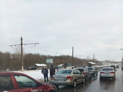 В Сеймском округе Курска четыре автомобиля столкнулись «паровозиком»