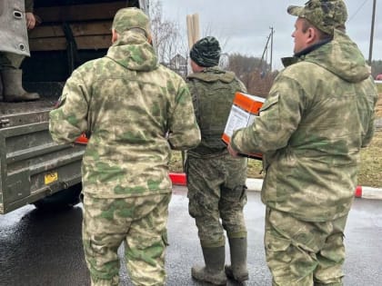Курские единороссы передали гумпомощь военным в Глушковском районе