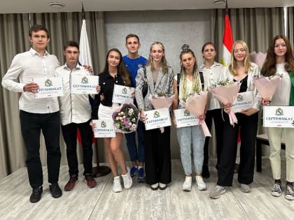 Железногорским спортсменам вручили сертификаты на получение стипендий правительства Курской области