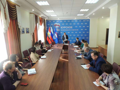 Сегодня курские единороссы провели Всероссийскую акцию «Диктант ЖКХ»