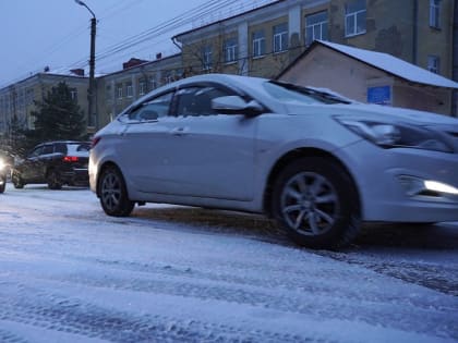 В Курске выпавший снег создал пробки