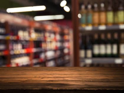 Курским предпринимателям, занимающимся общественным питанием и имеющим зал обслуживания посетителей менее 30 квадратных метров, запрещена продажа розничной алкогольной продукции.