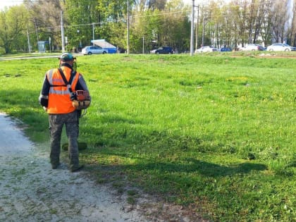 Днем в уборке курских улиц задействуют 57 единиц техники и 80 человек