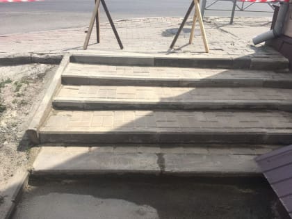 На перекрестке улиц Золотой и Радищева в Курске появились новые ступеньки