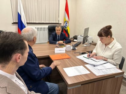 Александр Чепик впервые ответил на вопросы курян на личном приеме