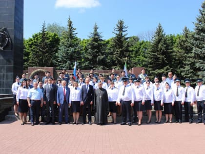 Сегодня курские единороссы поздравили сотрудников органов принудительного исполнения с принятием присяги