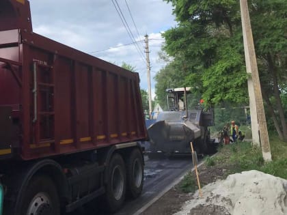 В Курске на улице Юности укладывают асфальт